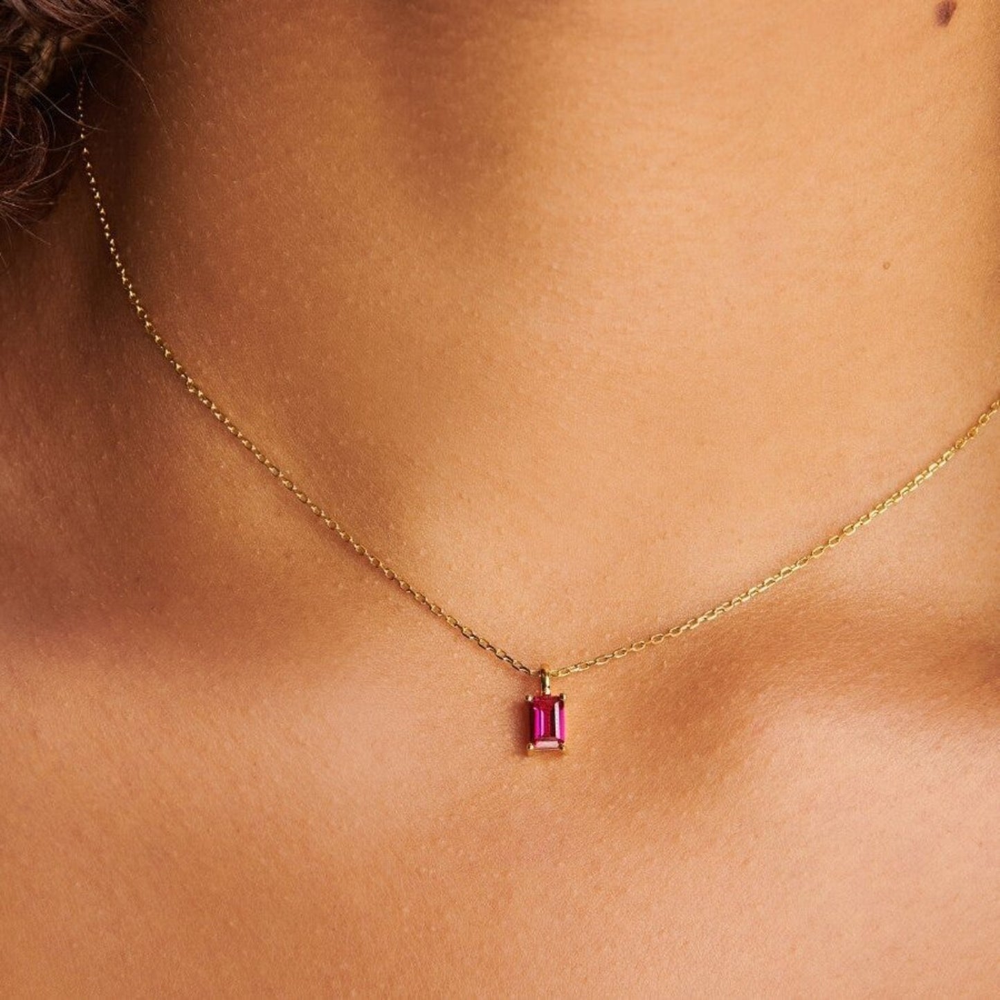 Inlaid Zircon Pendant Necklace