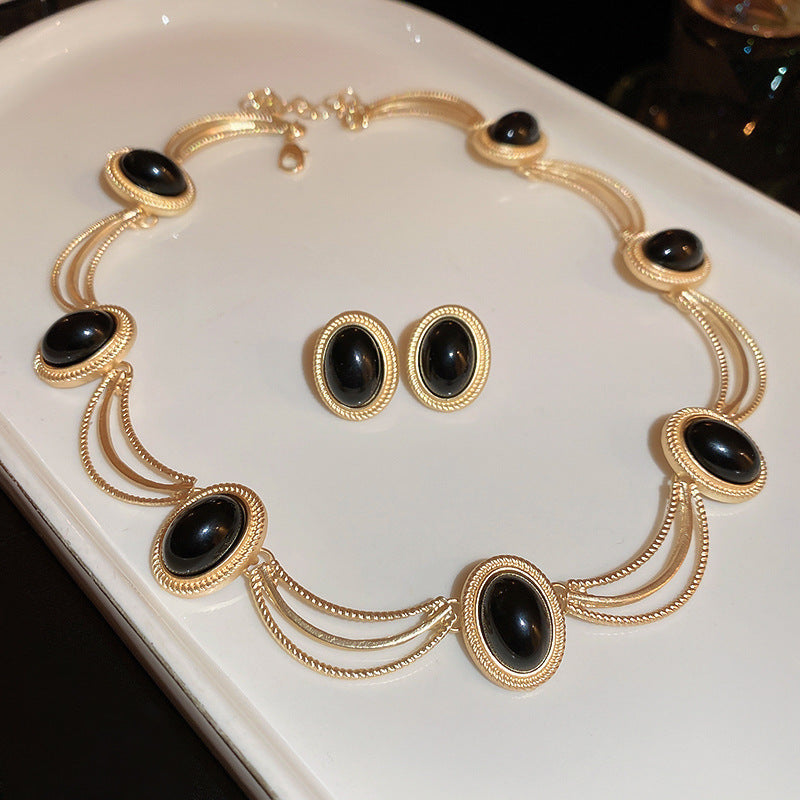 Black Oval Gem Necklace